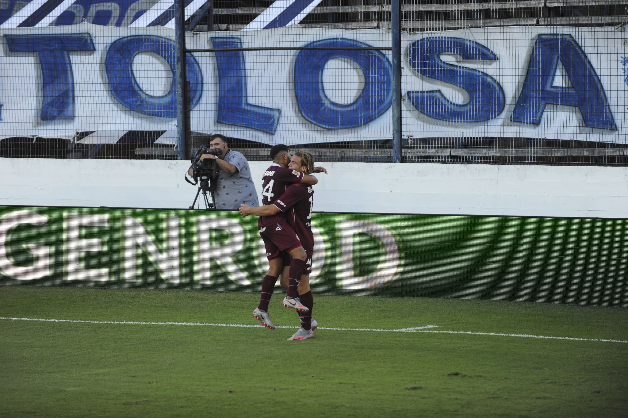 Lanús le ganó a Gimnasia en La Plata y alcanzó a Vélez en la punta de la zona B