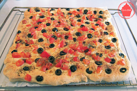 focaccia tomates fraiches olives ail