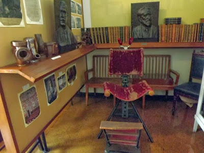 Mobiliário e objetos do Museu da História da Medicina