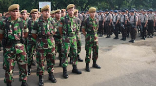 Hari ini Sedikitnya 1.288 Personel Gabungan Dikerahkan Untuk Jaga Gedung DPR - Commando