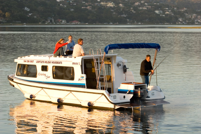 trailerable houseboat