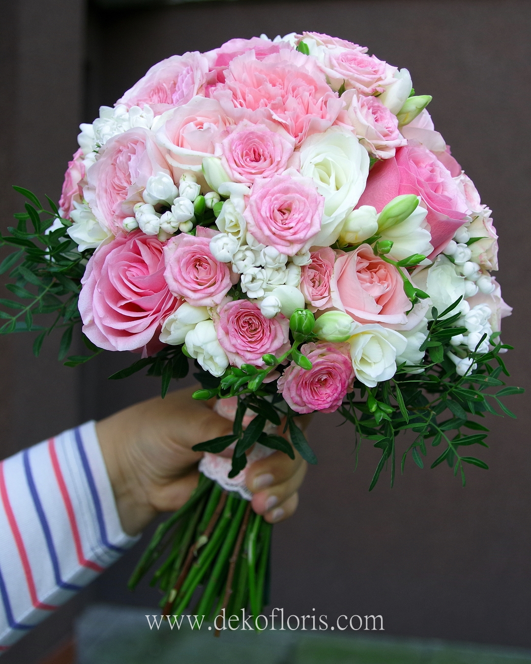 Różowy bukiet ślubny Panny Młodej - pudrowo różowe róże