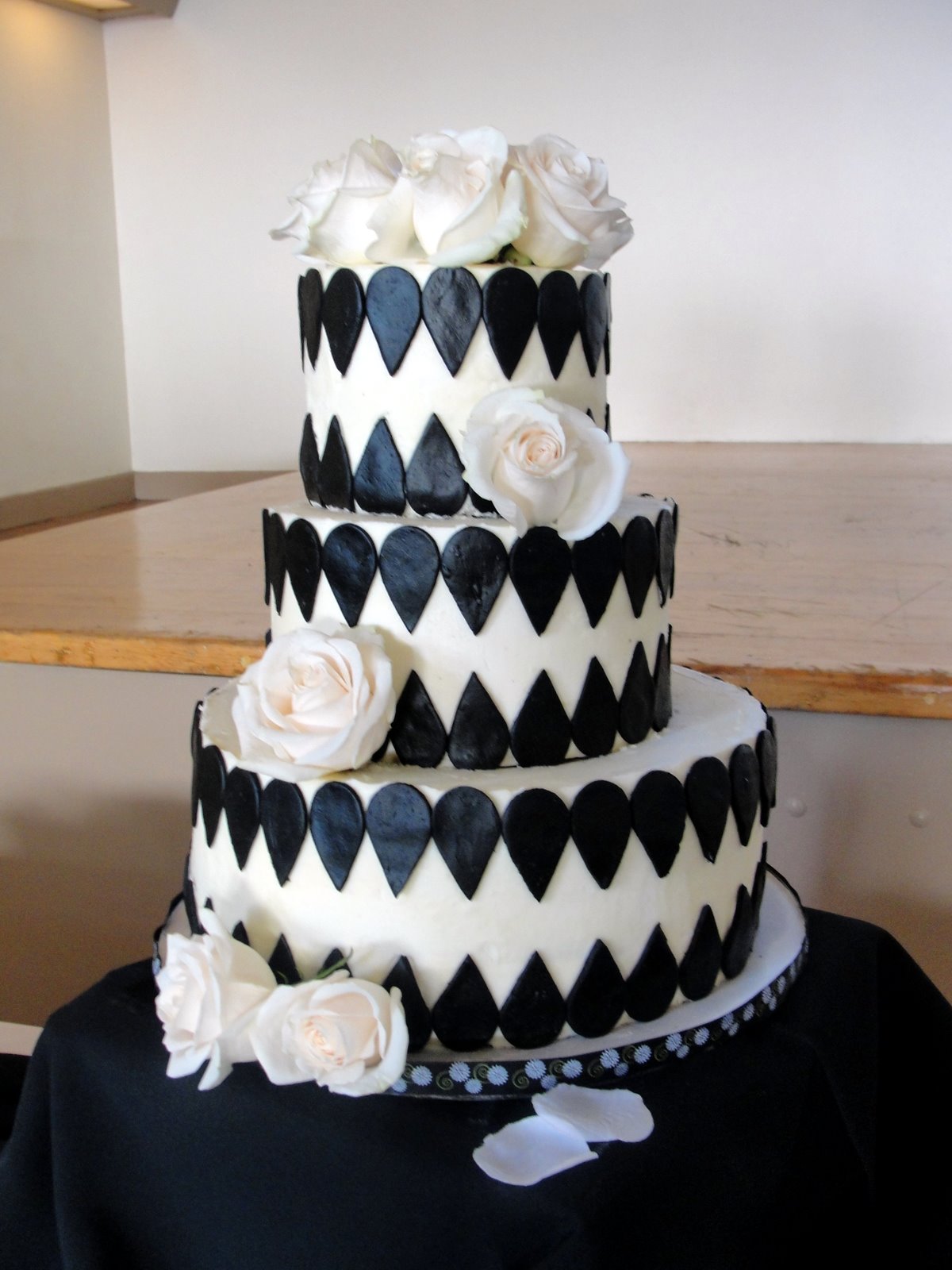 Black and White Wedding Cake