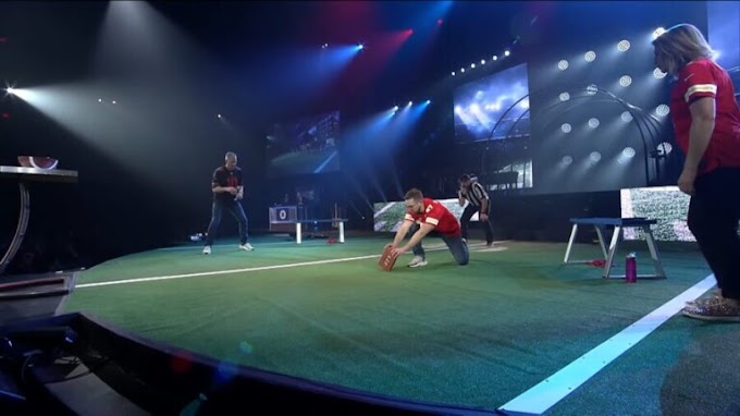 Acto irrespetuoso en la Iglesia Crossroads: La Biblia convertida en balón de fútbol americano durante el sermón del Super Bowl Sunday