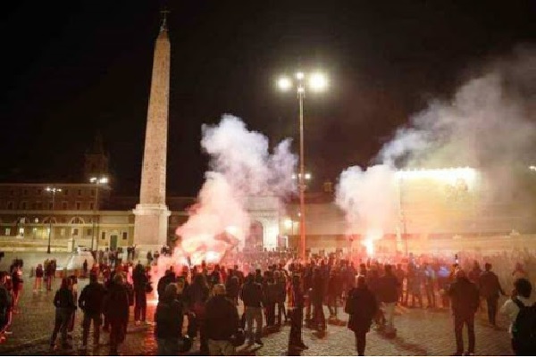 Nuovi scontri a Roma per le proteste anti-lockdown