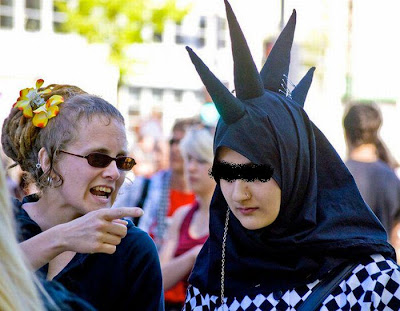 Awek tudung punk terlampau