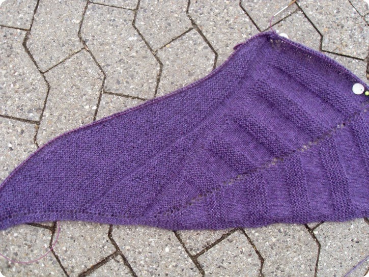 Follow Your Arrow - Ysolda Teague Mystery Shawl 2014 - clue AB
