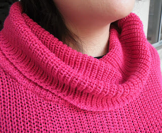 Fuchsia Knitted Oversized Polo Neck Jumper(Femme Luxe) Sala de Maquillaje