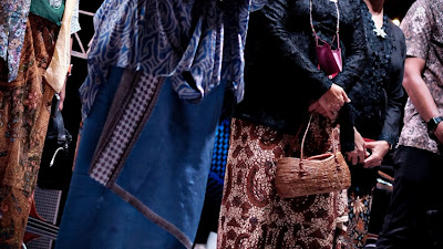 Desainer Batik Carmanita Mengapresiasi Ngopi Bareng Alumni Seri IV, “Kebaya Goes To UNESCO”