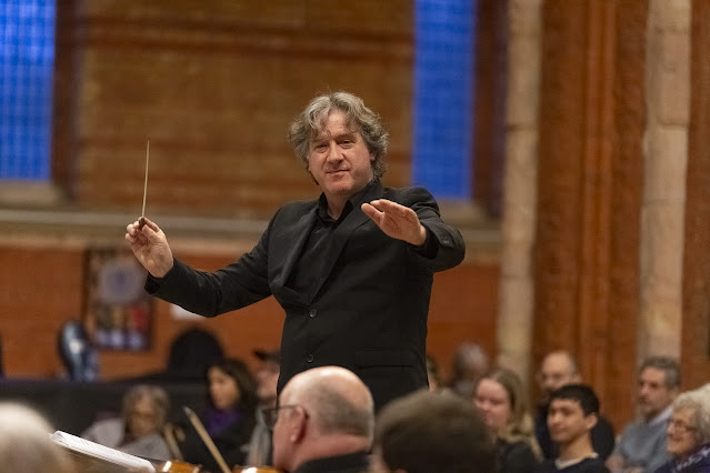 Peter Selwyn conducting the Lambeth Orchestra at All Saints West Dulwich in April 2022 (Photo: Anna Shilonosova)a