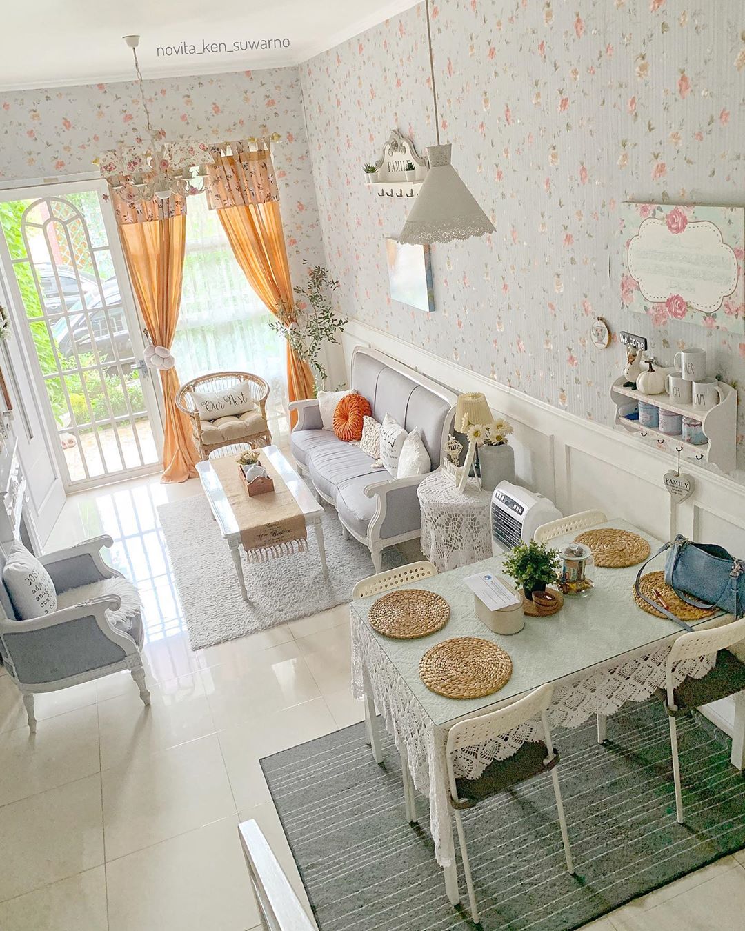 Inspirasi Desain Rumah Minimalis Bernuansa Putih Terkesan Lapang Dan Menjadi Pusat Perhatian Homeshabbycom Design Home Plans