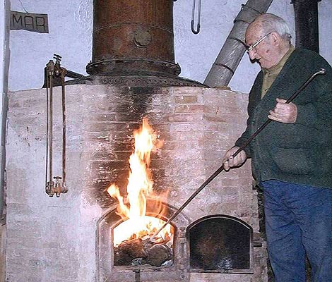 Julián Segarra Ortí, destilator, Xert, Chert, Maestrazgo