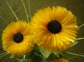 Cara membuat bunga matahari yang cantik dari sedotan plastik