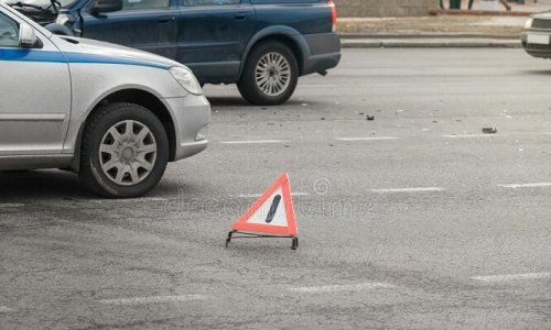 Δύο τραυματίες, ο οδηγός ενός οχήματος και ένα ανήλικο παιδί που επέβαινε στο ίδιο αυτοκίνητο είναι ο απολογισμός τροχαίου ατυχήματος που σημειώθηκε στην Εθνική Ιωαννίνων- Κόνιτσας, κοντά στο Καλπάκι.