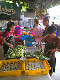 Ipoh People's Favourite Dai Shu Geok Yong Tau Foo (Big Tree Foot) 大树脚 (忠记兵如港口大树头炸料粉)