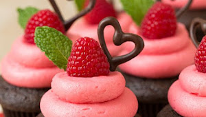Dark Chocolate Cupcakes with Raspberry Buttercream Frosting