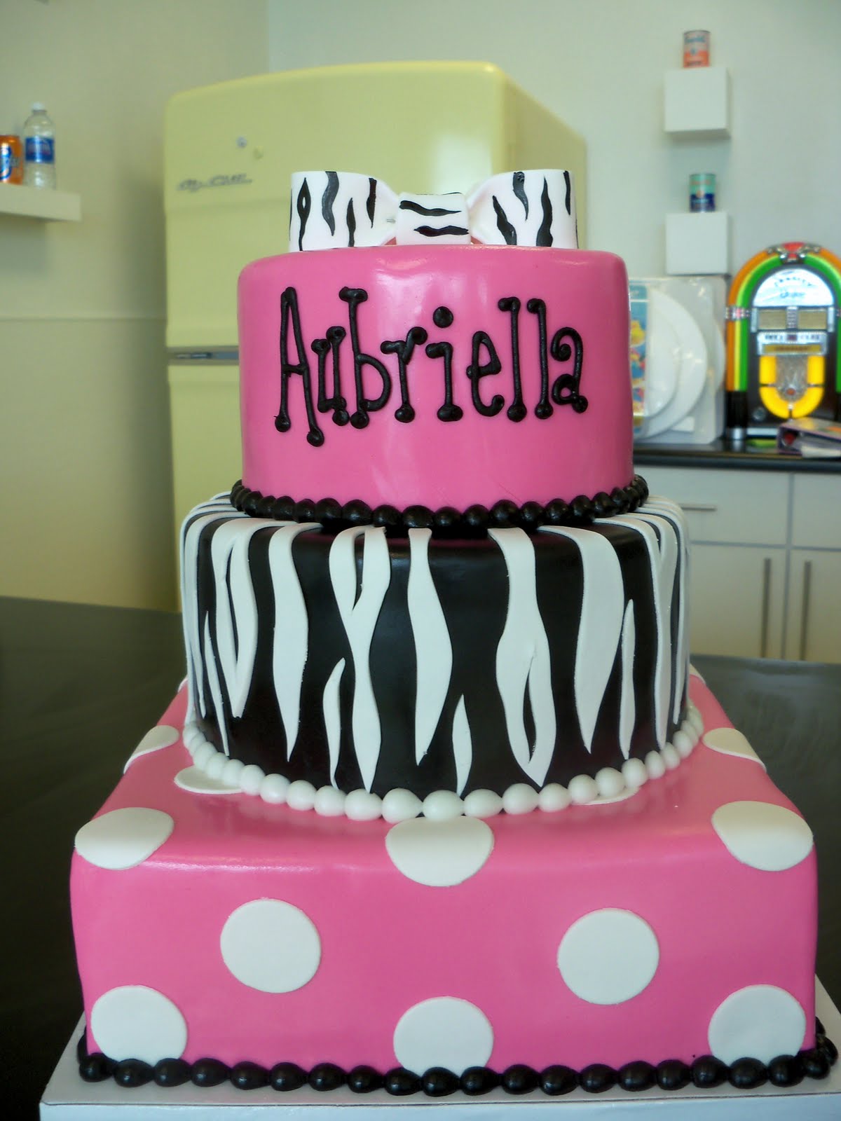 beautiful square wedding cakes  week here are the cakes o the week minnie mouse inspired birthday cake