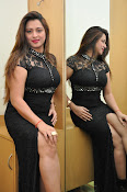 farah khan sizzling photo shoot-thumbnail-24