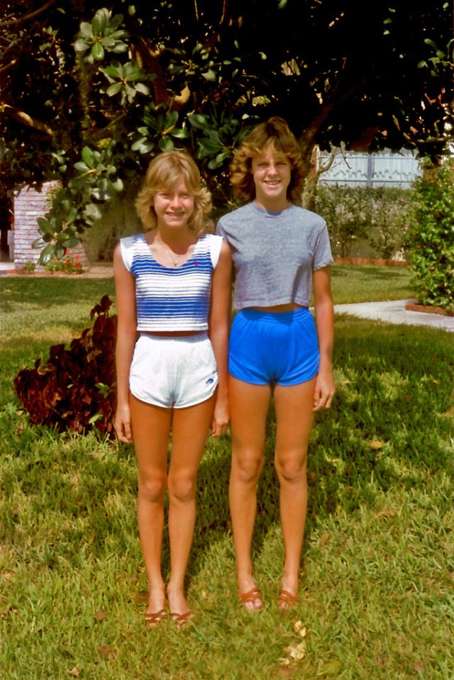 35 Vintage Photos of People Wearing Short Shorts in the 1970s and ’80s ...