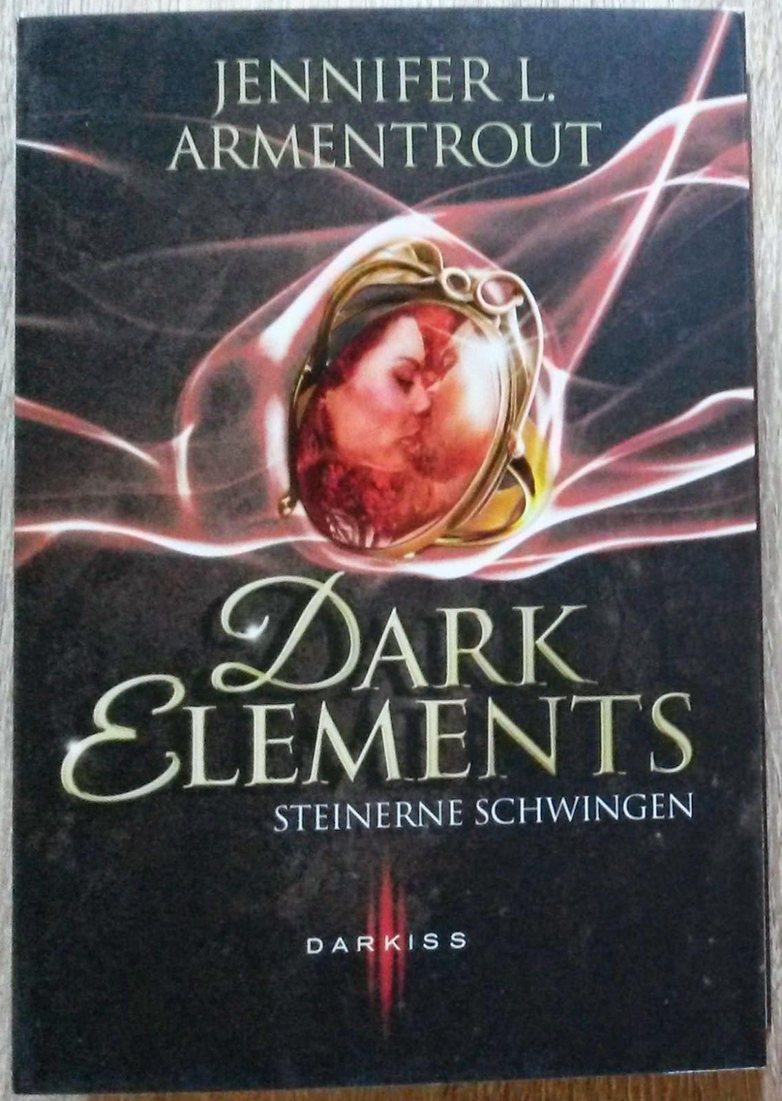 http://druckbuchstaben.blogspot.de/2014/08/gewinnspiel-zu-dark-elements.html