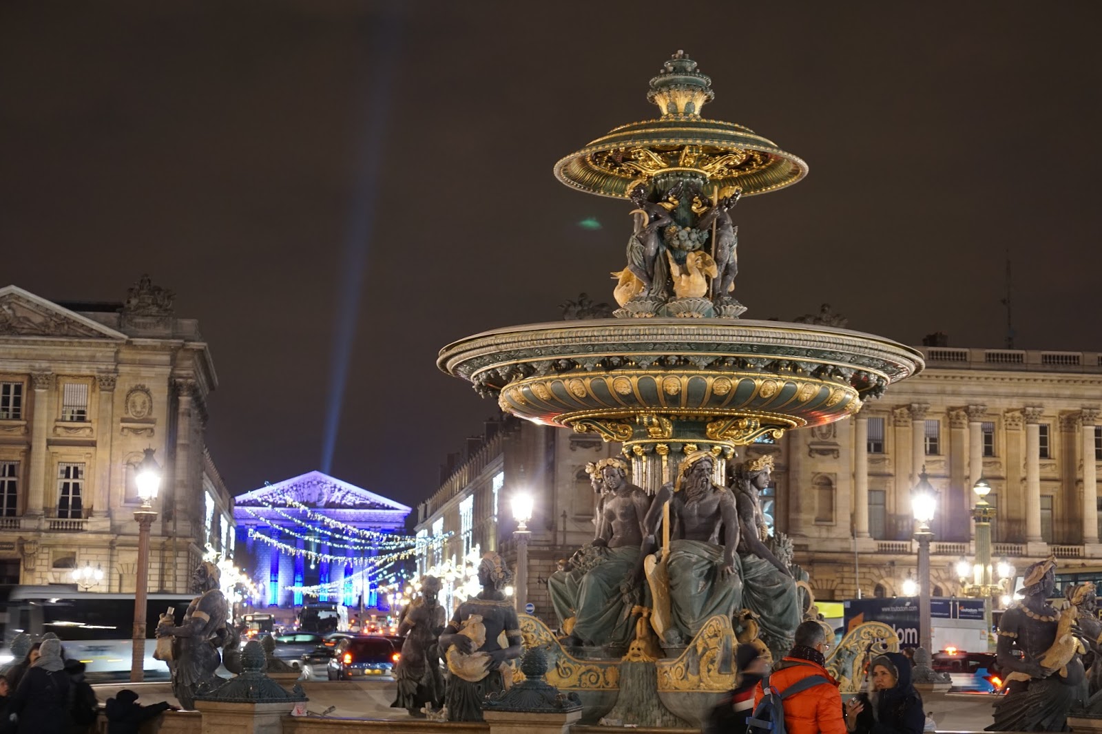 年末で賑わい イルミネーションが綺麗な コンコルド広場 Place De La Concorde の散歩 パリ旅行
