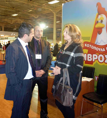 Στη φωτογραφία ο Μάκης Αμβροσιάδης με την Άντζελα Γκερέκου σε Διεθνή Έκθεση Τροφίμων