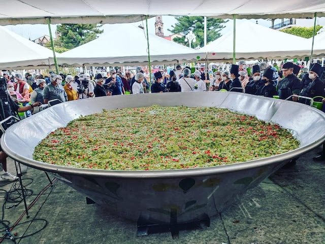 Peribán rompió récord del guacamole más grande del mundo. Fueron casi 5 toneladas del platillo.