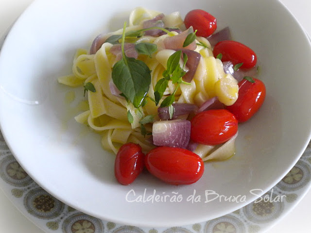 Macarrão com molho confitado