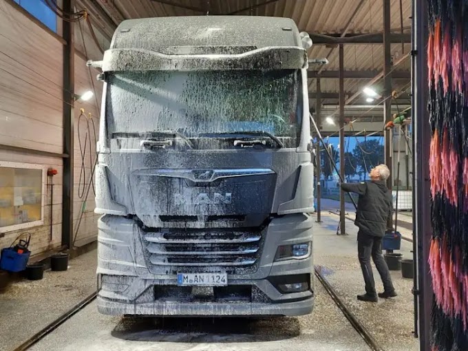 Caminhoneiro norueguês é multado em 2 mil euros por lavar seu caminhão no final de semana. Entenda
