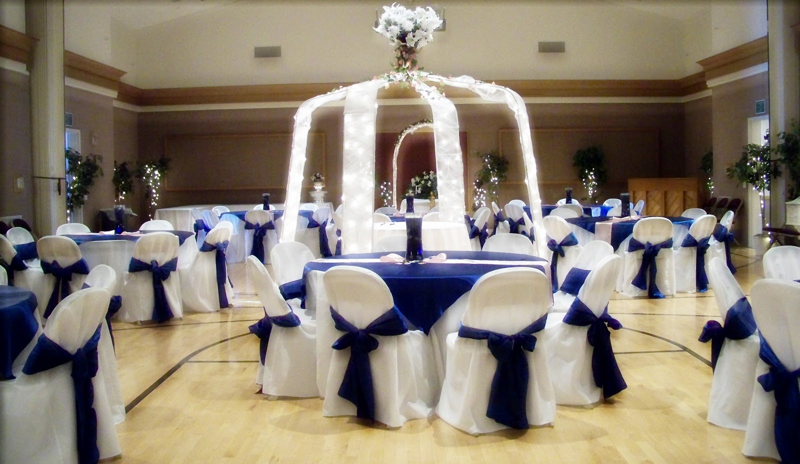 beautiful white wedding cakes Here are a few wedding decoration pictures from various weddings I 