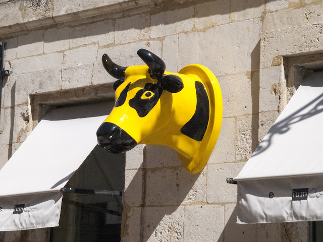 jiemve, La Rochelle, enseigne, vache,  jaune et noire