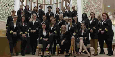 Equipa-de-oficiais-feminina