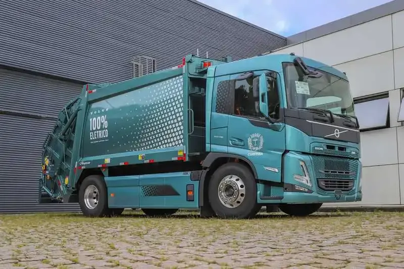 Volvo FM elétrico coletor de lixo