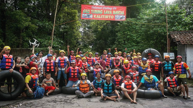 Menjajal Geo Tubing Lava Bantal Sembari Mengingat Sejarah Terjadinya Pulau Jawa