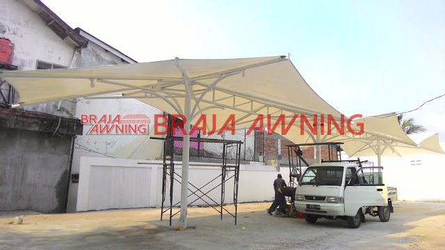 Tenda membrane di taman bermain