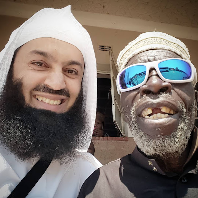 mufti menk selfie