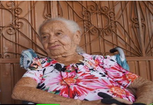 Faleceu Dona Luíza Mãe, responsável por mais de 5.000 mil partos na região de Irecê.