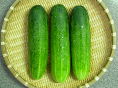 Cucumber is very effective. Cucumber is quite cheap and easy to use piece of cake. Cucumber skin and do not cause any side effects.   Use of cucumber seeds were put into the blender blends the broad mix 0 minutes. Wash the skin with cold water. Use it every day to get better results.