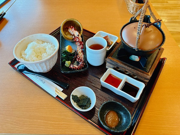 でっかい!島のたこのタタキ茶飯