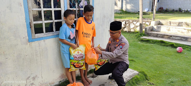 Kapolsek Kundur Barat Santuni Anak Yatim di Desa Kundur dan Kobel