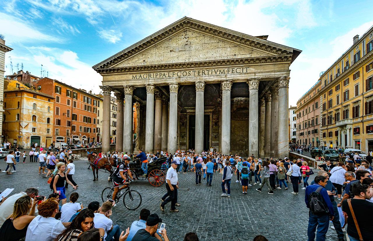 Pantheon tourist attraction and the best place to visit in Italy