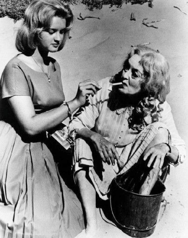 A Vintage Nerd, Vintage Blog, What Ever Happened To Baby Jane Behind the Scenes, Joan Crawford, Bette Davis as Jane, Classic Film Blog, Classic Movies Behind the Scenes