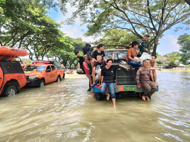 Evakuasi Korban Banjir Demak, TNI Gunakan Truk Besar