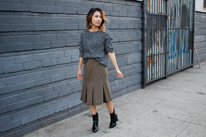 How to wear a sweater and skirt together