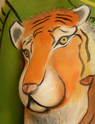 Unig Body Painting Lion Style 