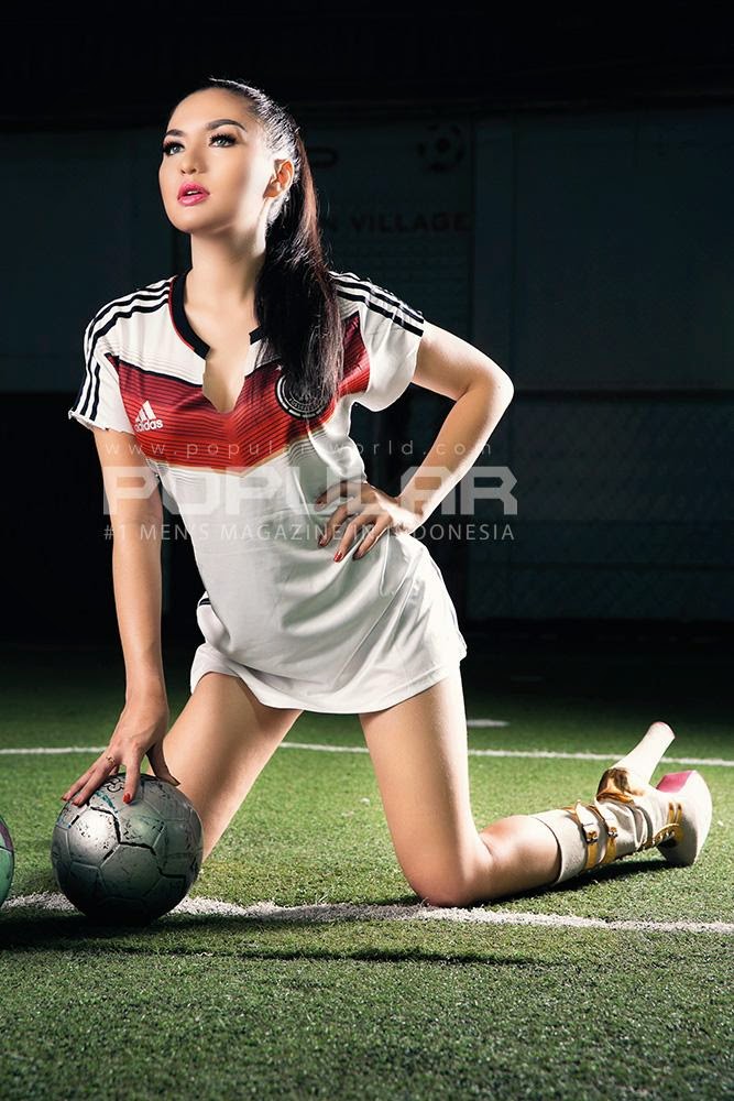 Seksinya Vicky Su di Popular Magazine June 2014