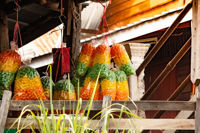 Taling floating markets, food, music, books, plants, clothes, thailand, bangkok, river, canal, long tail boats, san pan