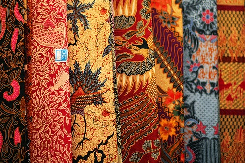 Aneka Jenis Kain Pada Busana Batik  Batik  Bagoes Solo