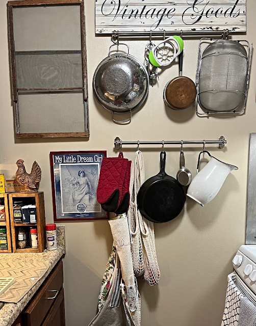 wall hanging kitchen bars with hooks