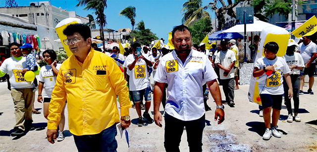 Candidatos del PRD en caminata en el puerto de Progreso